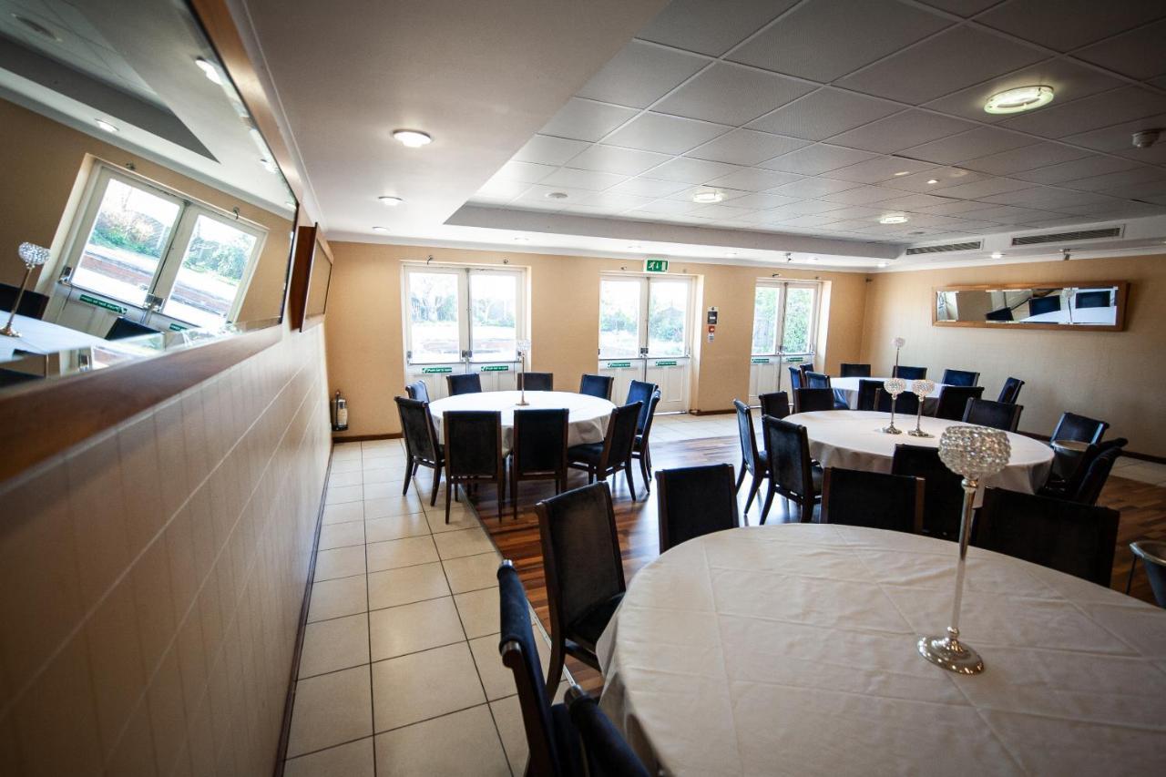 Berwick Manor Hotel Rainham  Exterior photo